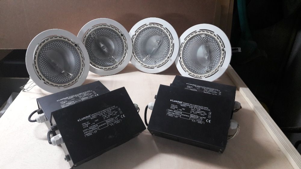 4 Projetores de tecto