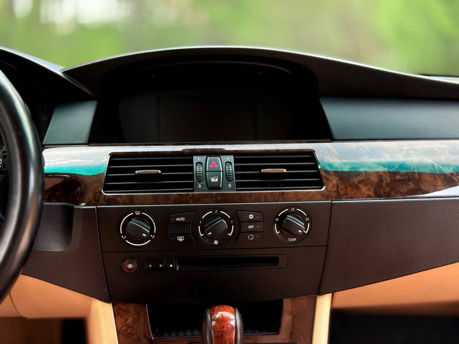 BMW E60 523I