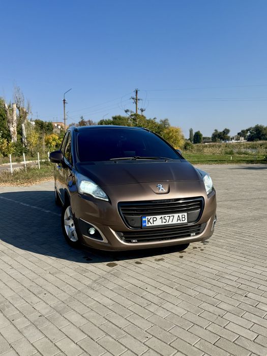 Пежо 5008 в дуже гарному стані від власника авто 7 місне