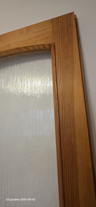 Drzwi drewnine, futryny, ościeżnice