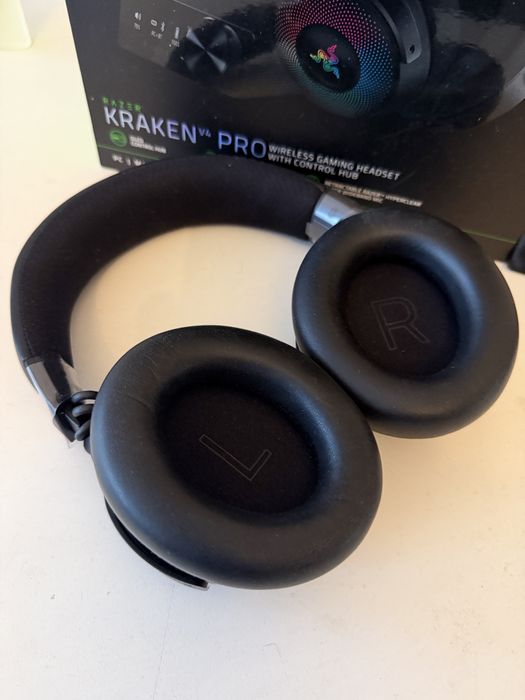 Słuchawki bezprzewodowe Razer Kraken V4 Pro + Control Hub / Komplet z pudełkiem