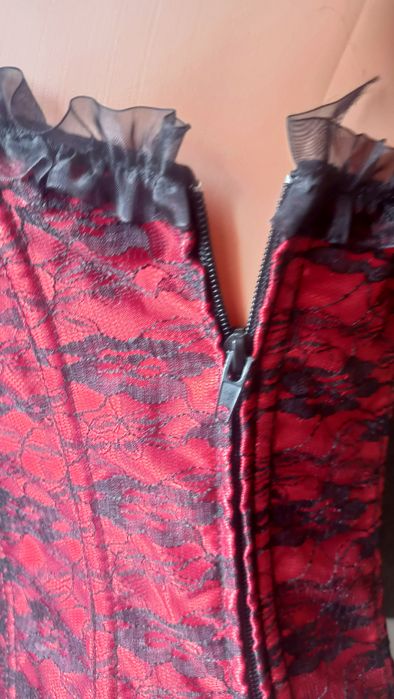 Gorset Czerwono-Czarny Koronka Vaacodor 2XL - wiązany , zamekk .