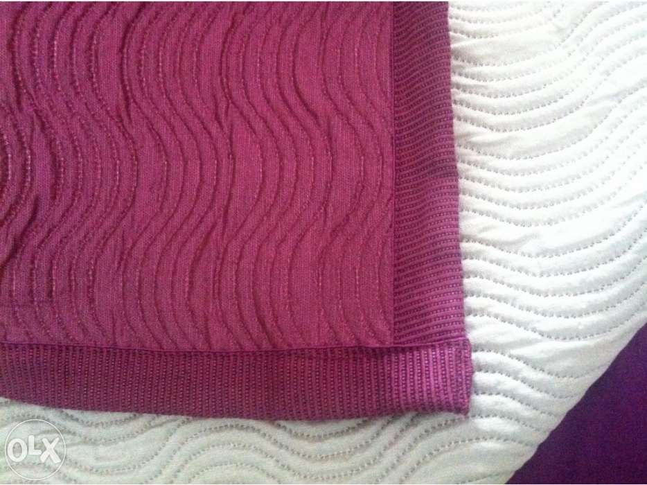 Colcha reversível e duas almofadas de qualidade