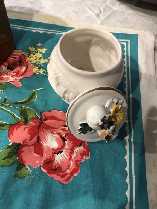 Tudo por  saleiro , caixa com tampa  + suporte para fosforos