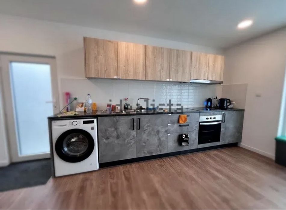 Suite / quarto com quarto de banho privado no  centro cacia