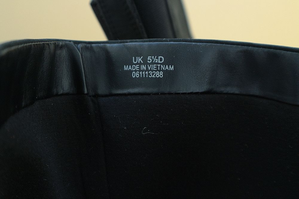 Жіночі чоботи,черевики Clarks