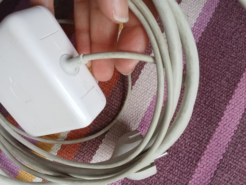 MacBook Charger458111007410759682