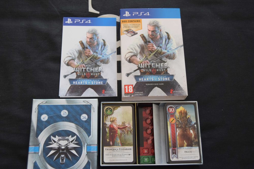 Jogo PS4 The Witcher 3 e Gwent Deck (Hearts of Stone)