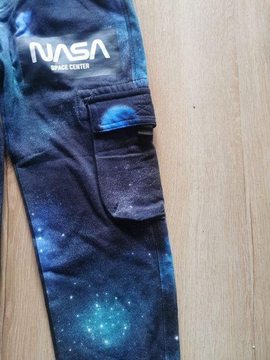 Nowe spodnie dresowe  134