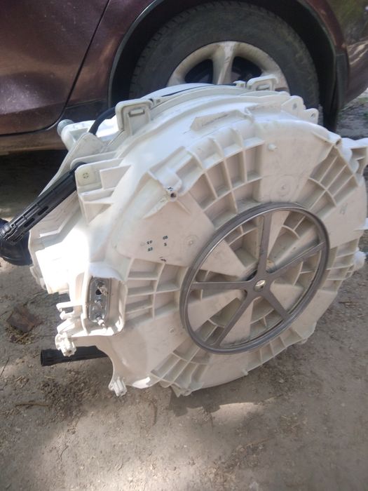 Бак на стиральную машину. 1800 грн.
