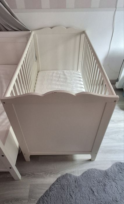 Berço para bebé de grades