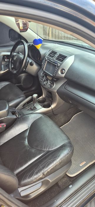 Продам доглянутий автомобіль TOYOTA  RAV4