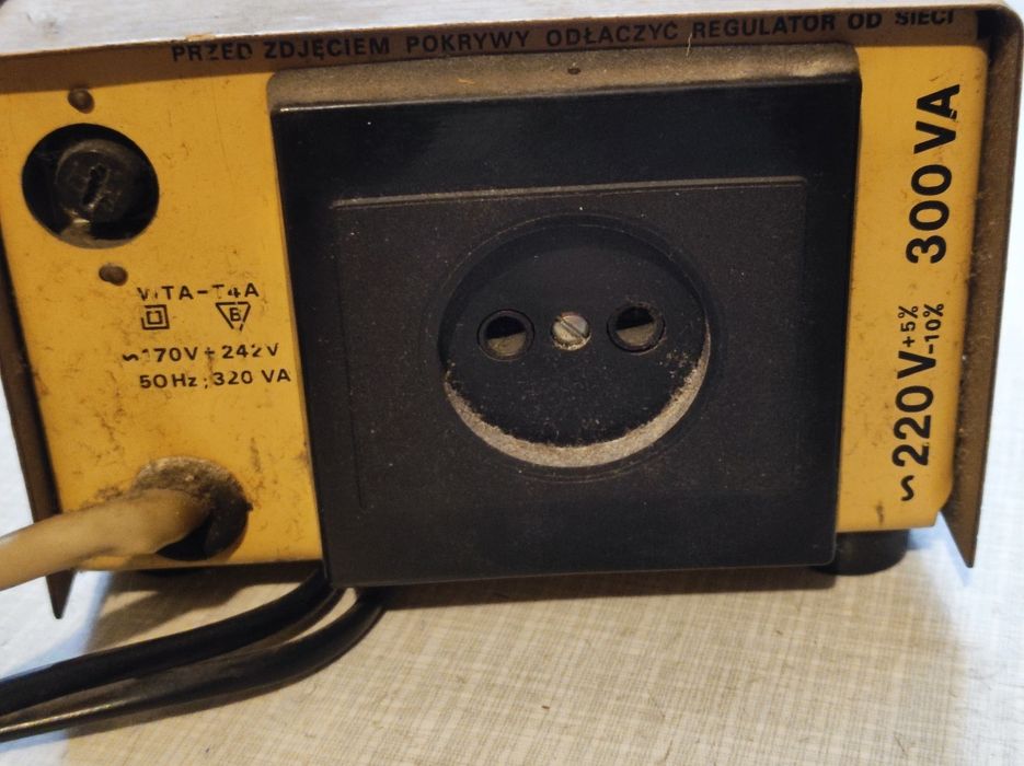 Stabilizator napiecia RN 300/1 sprawny
