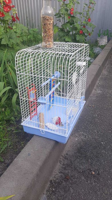 Продам клетку для попугаев просторная