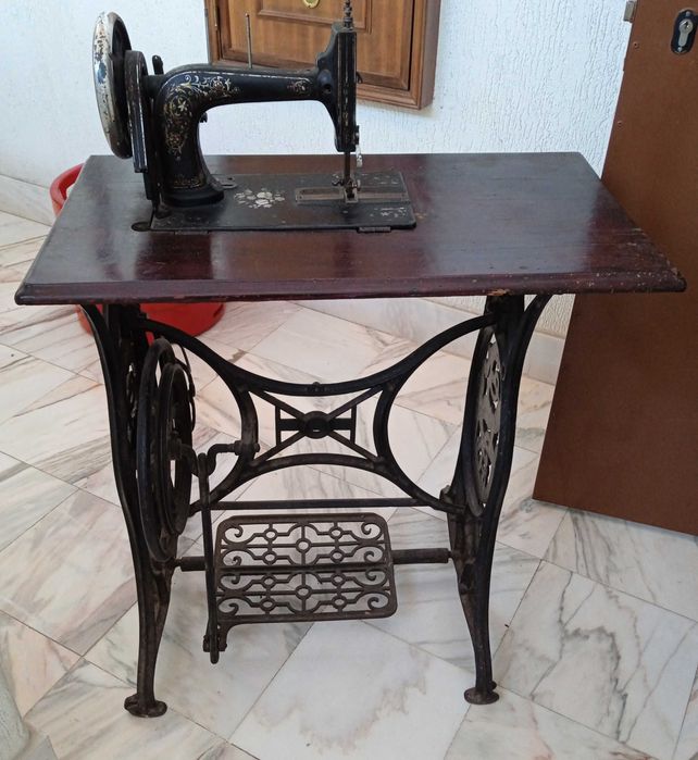 Maquina de costura aAtiga