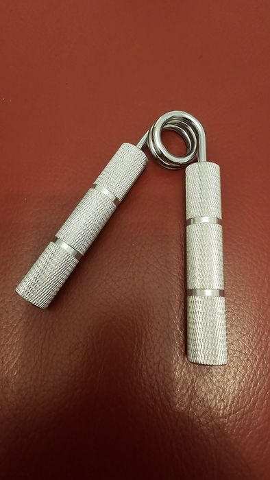 Stalowy ściskacz do rąk 50 lb / 22.7 kg