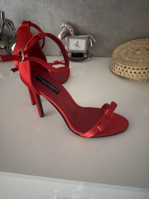 Босоножки в наличии