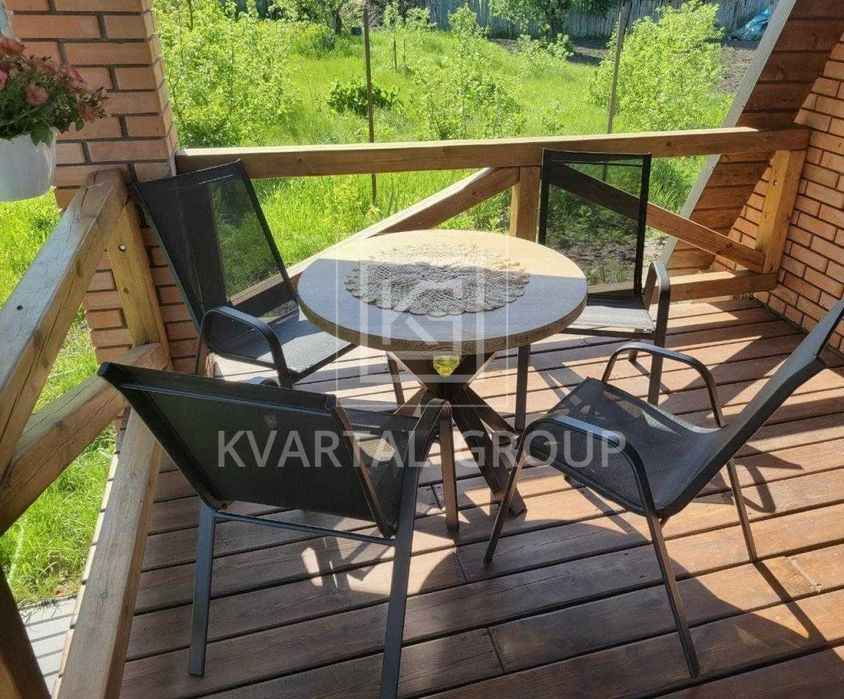Сучасний будинок з ремонтом A-frame біля лісу та річки
