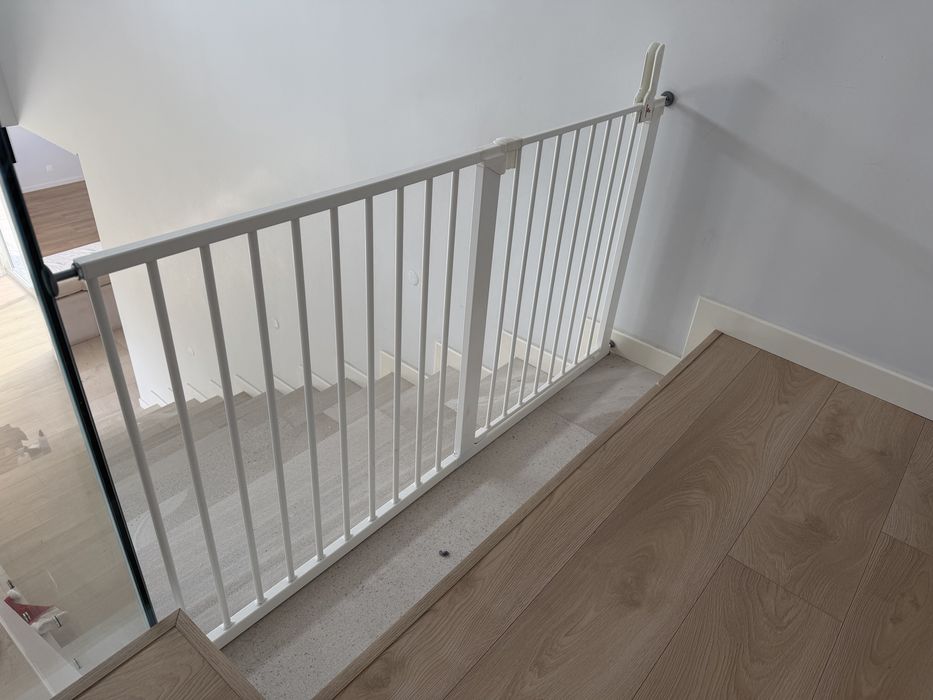 Proteção escadas metal com abertura ultra-segura