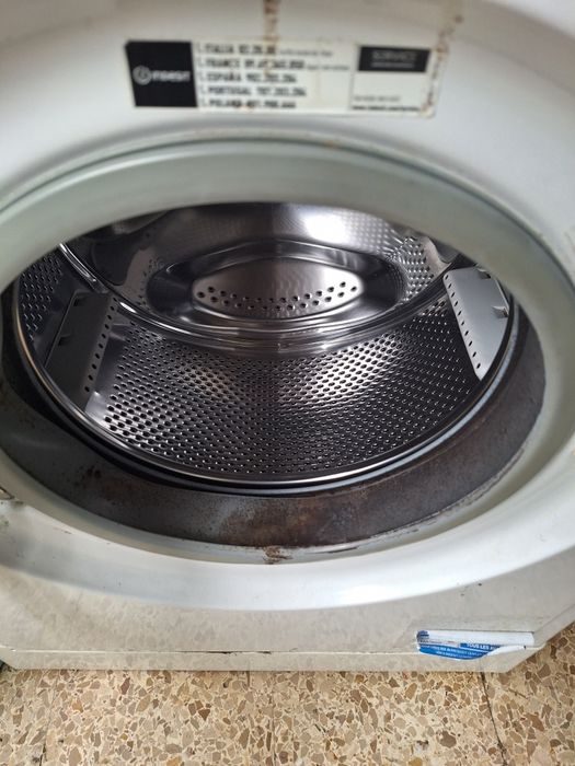 Maquina lavar( Indesit)