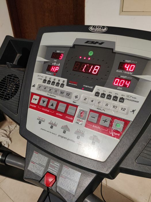 Passadeira elíptica  plataforma vibratória