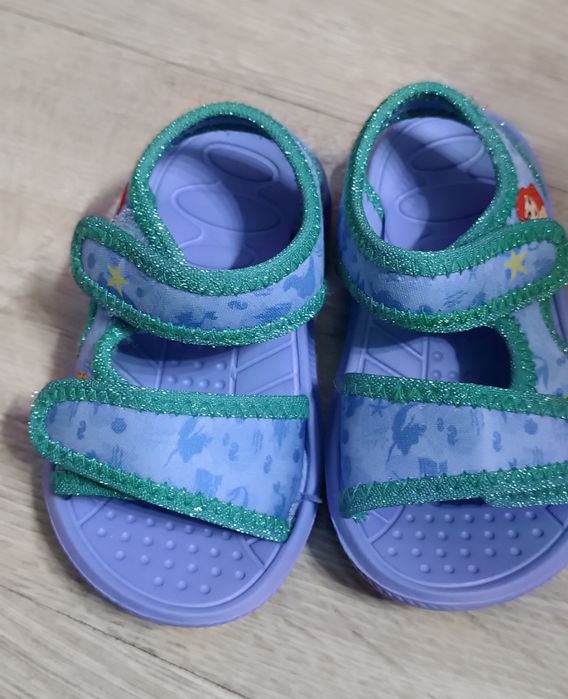 Sandały dla dziewczynki