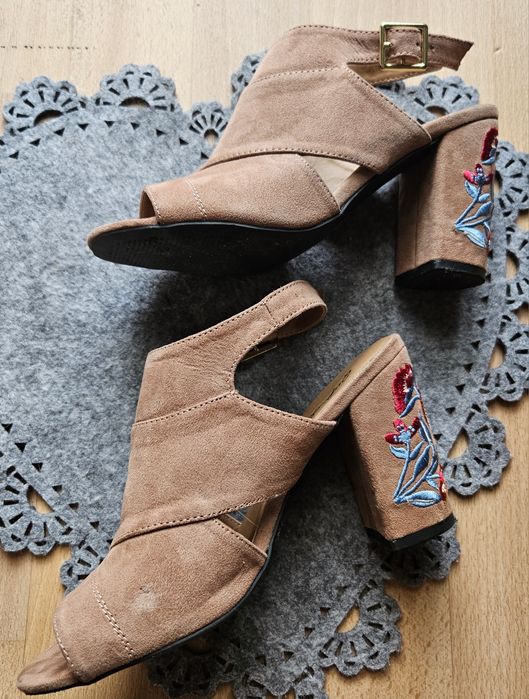 Buty z Kwiatem 36