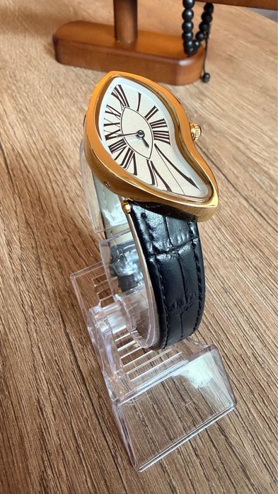 Relógio estilo Dali