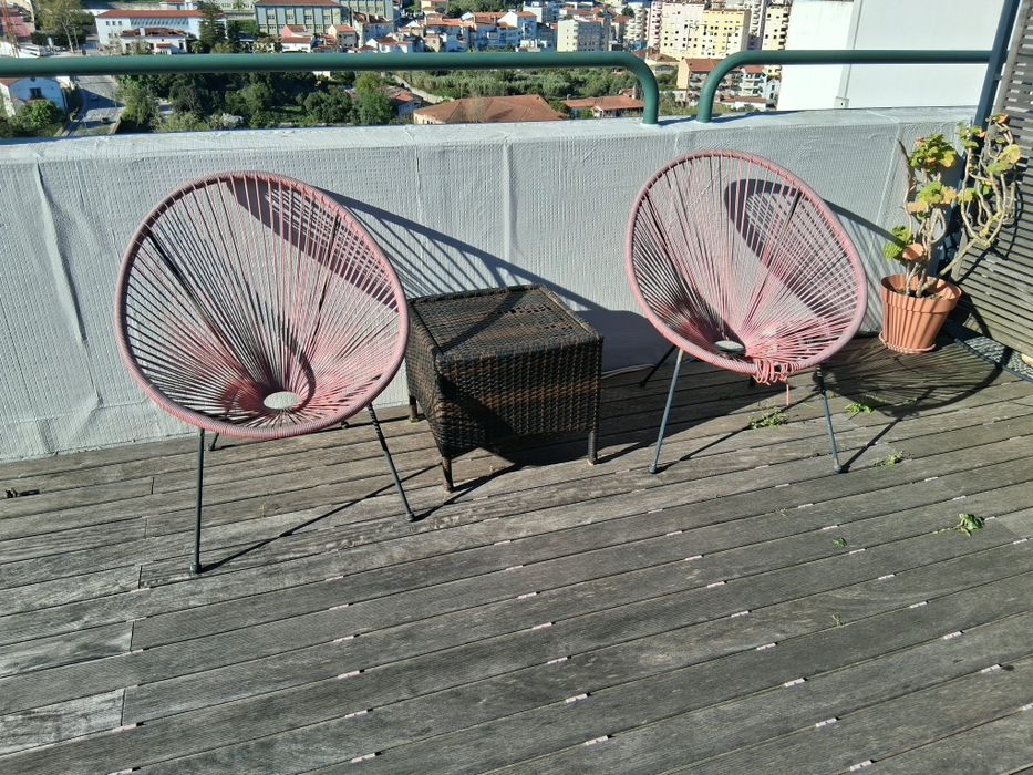 Mesa de Apoio e Cadeiras de Jardim - HAPPY DAY