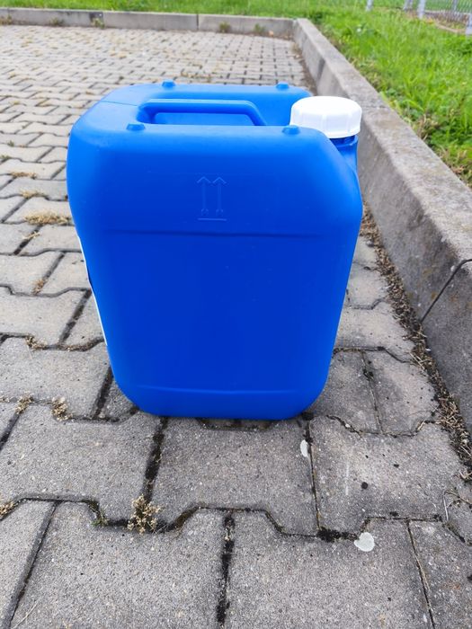 Karnister, karnistry plastikowe 25 litrów.