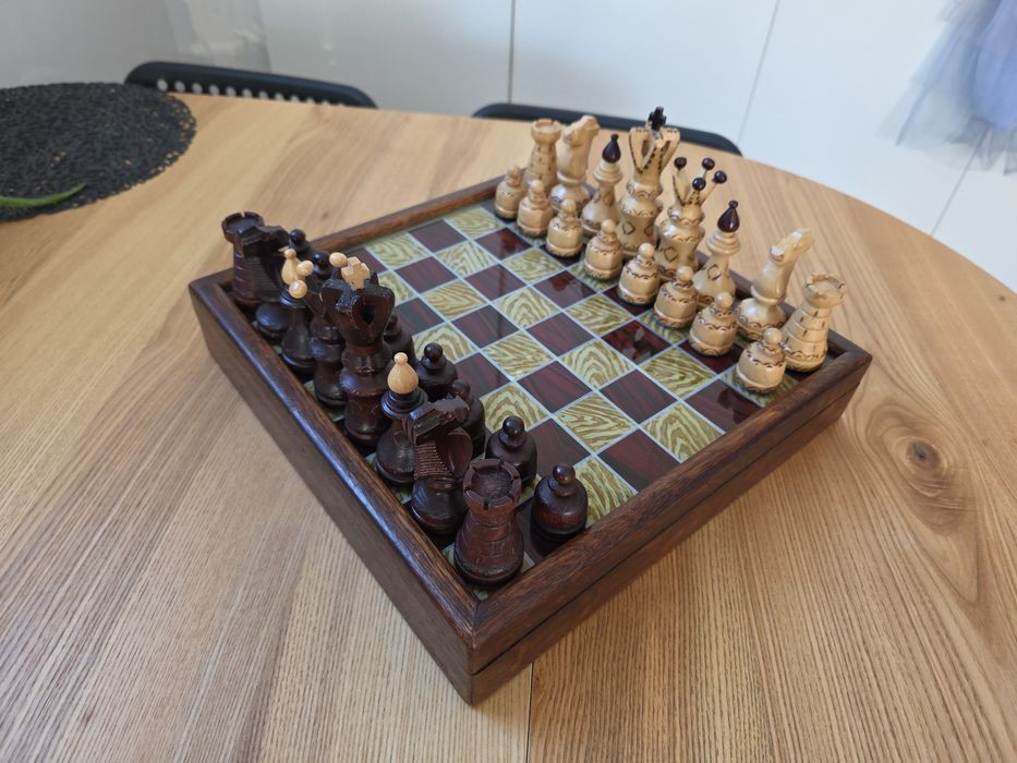 Stare drewniane szachy unikat