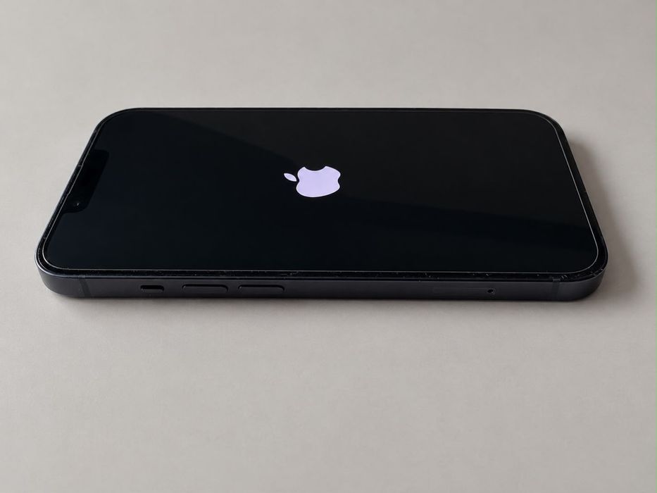 iPhone 13.