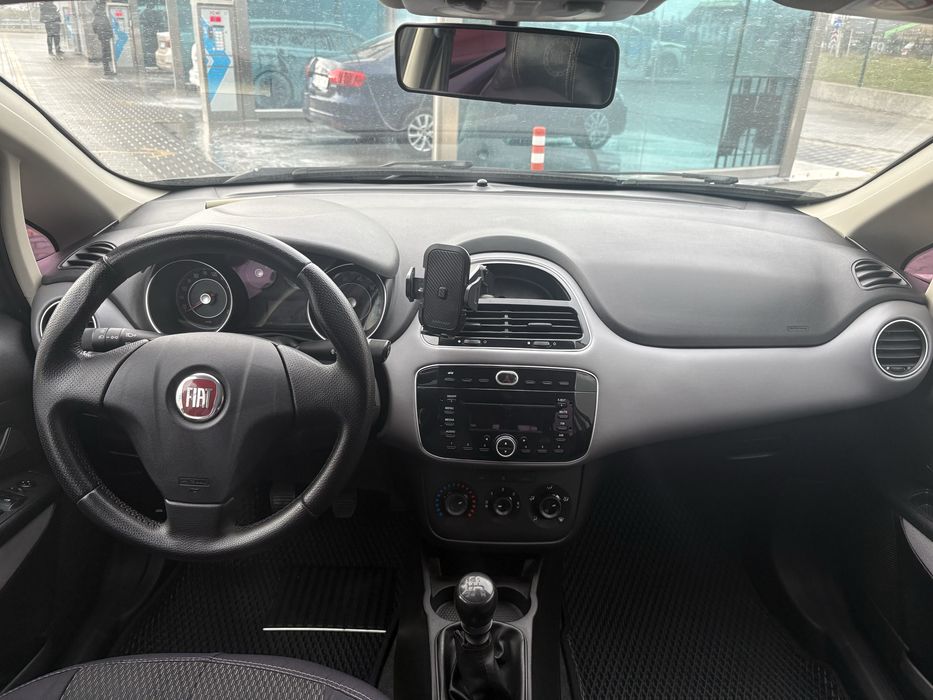 До вашої уваги Fiat linea 2016 року економне практичне авто!