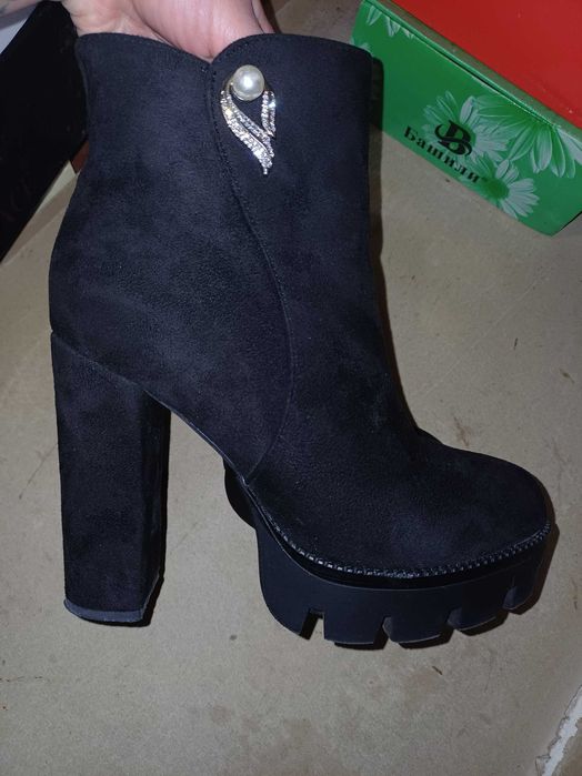 Продам нові жіночі ботильйони