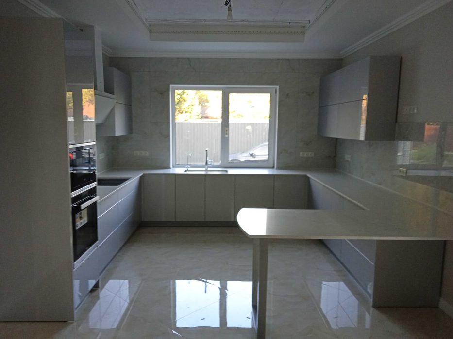 Ремонт будинку під ключ, шпаклівка стін натяжні стелі стяжка