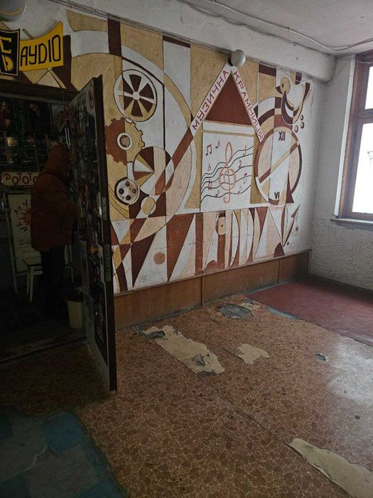 Комерція навпроти Велесу 2пов 12м2