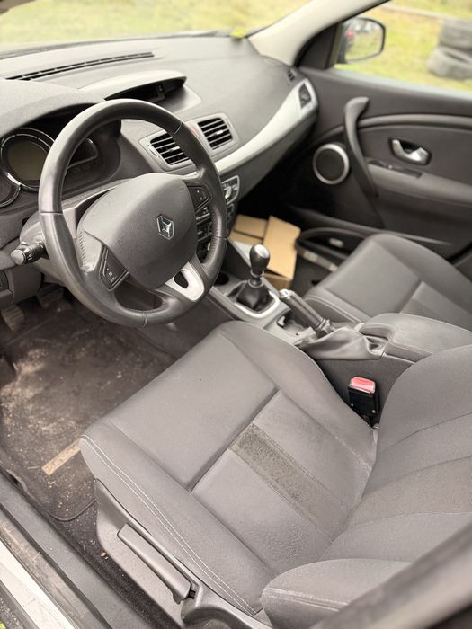 Renault Megane 3 na cześci błotnik klapa drzwi zderzak lampy hak tył