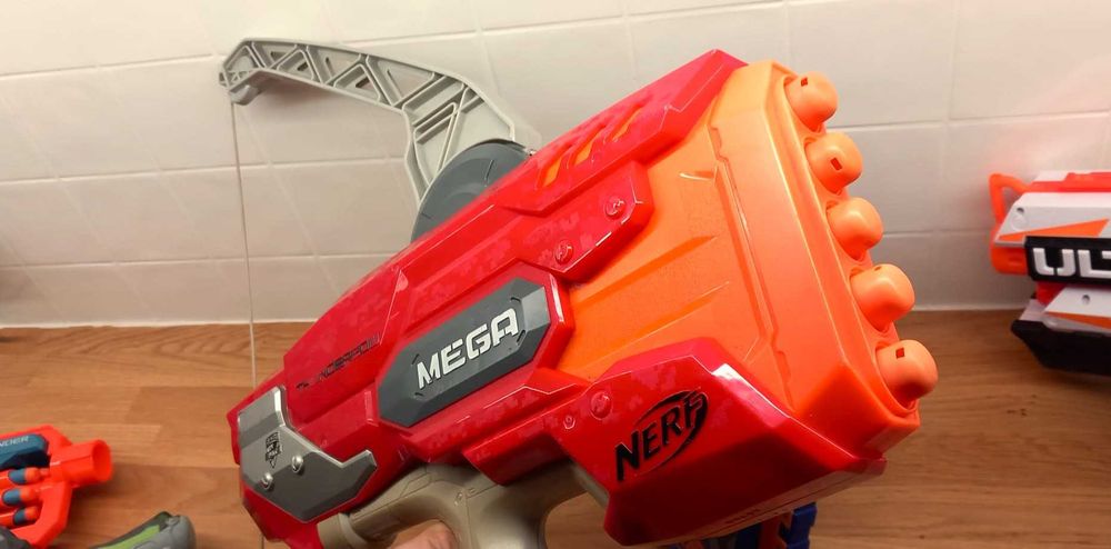 NERF: lote 12 armas e alvo
