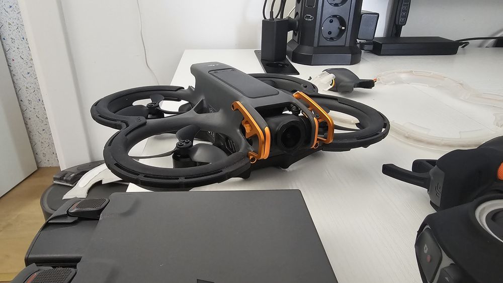 DJI Avata 2 Fly More Combo + Comando FPV 3 + Goggles 3 + Muitos Extras!