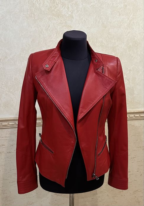 Продам красную кожаную куртку