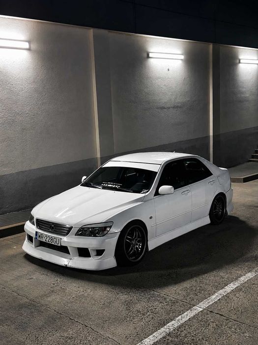 Lexus IS200 sedan