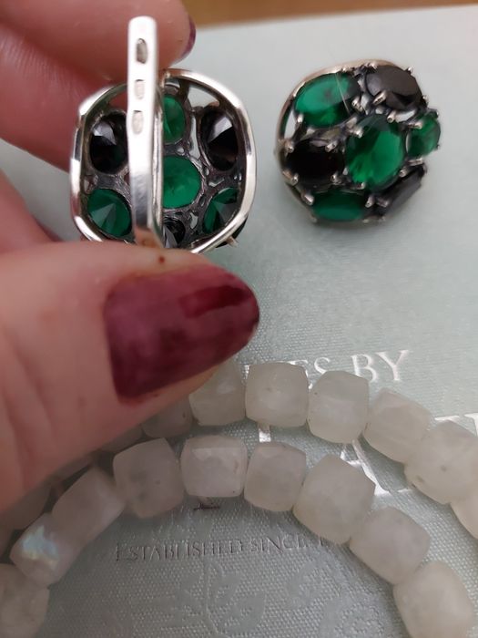 Продам срібні сережки з фіанітами (колір смарагду)