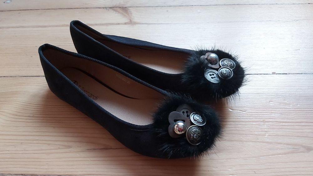 Baleriny balerinki czarne rozmiar 36 z ozdobą na czubku NOWE