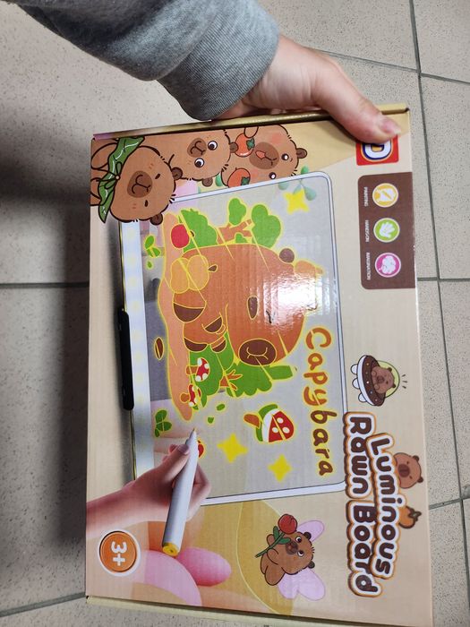 Tablica do rysowania LED Capybara – świecąca tablica z pisakami USB | 3+