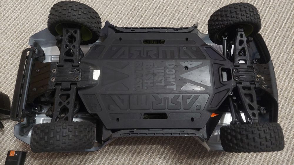 Arrma Mojave grom 1:18.