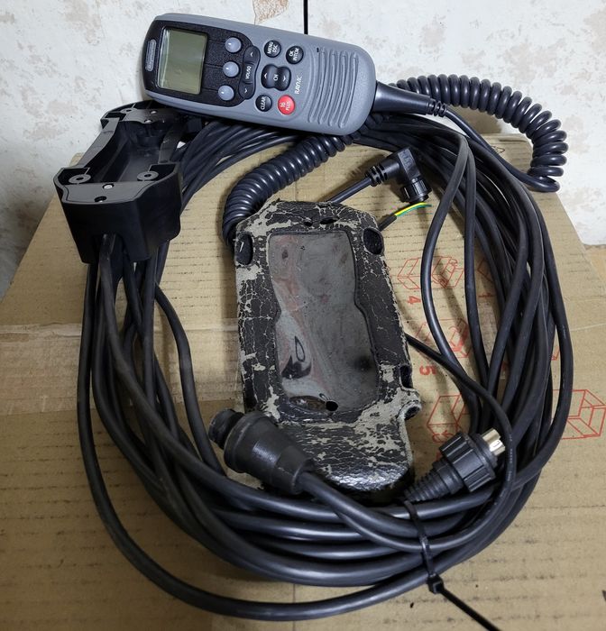 Морська радіостанція Raymarine RayMic A46052