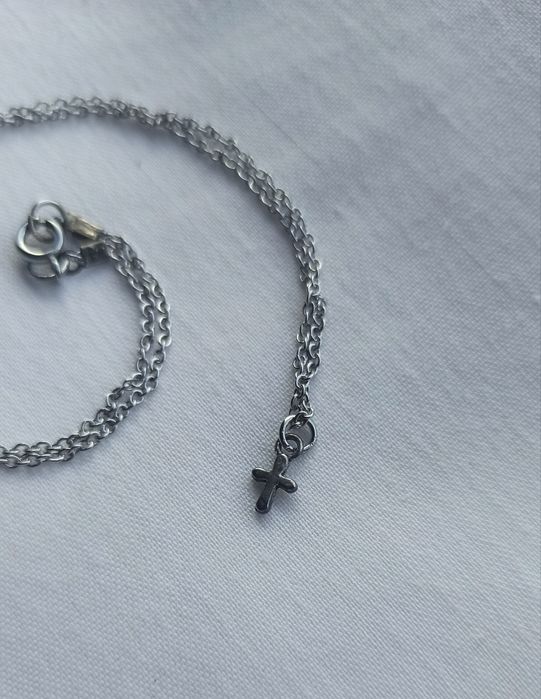 Colar com pendente cruz