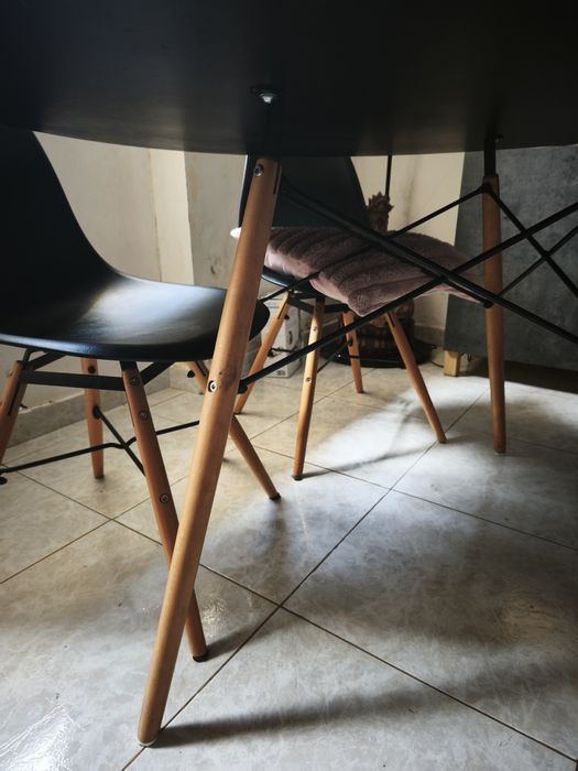 Mesa de jantar com 4 cadeiras