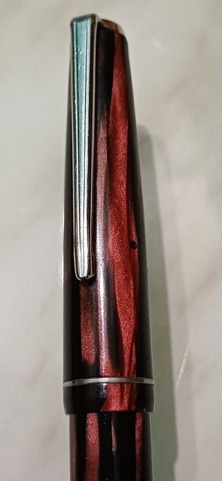 Перьевая ручка Burnham с золотым пером.