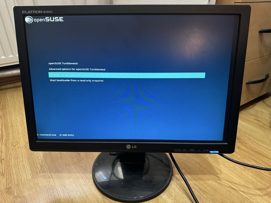 Монітор 19" LG Flatron W1942S-BF (1440x900, 16:10)